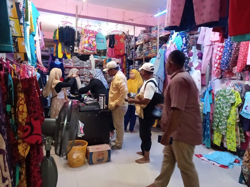 GER_Indonesia's tweet image. Kemarin (26/06) Global Ehsan Relief Indonesia kembali menyalurkan bantuan kemanusian untuk pengungsi Muslim Rohingya yang berada di tempat penampungan sementara di Aceh Utara.

Penyaluran bantuan tahap kedua ini meliputi kebutuhan sandang dan pangan.

#Emres #GlobalEhsanRelief