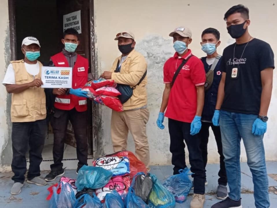 GER_Indonesia's tweet image. Kemarin (26/06) Global Ehsan Relief Indonesia kembali menyalurkan bantuan kemanusian untuk pengungsi Muslim Rohingya yang berada di tempat penampungan sementara di Aceh Utara.

Penyaluran bantuan tahap kedua ini meliputi kebutuhan sandang dan pangan.

#Emres #GlobalEhsanRelief