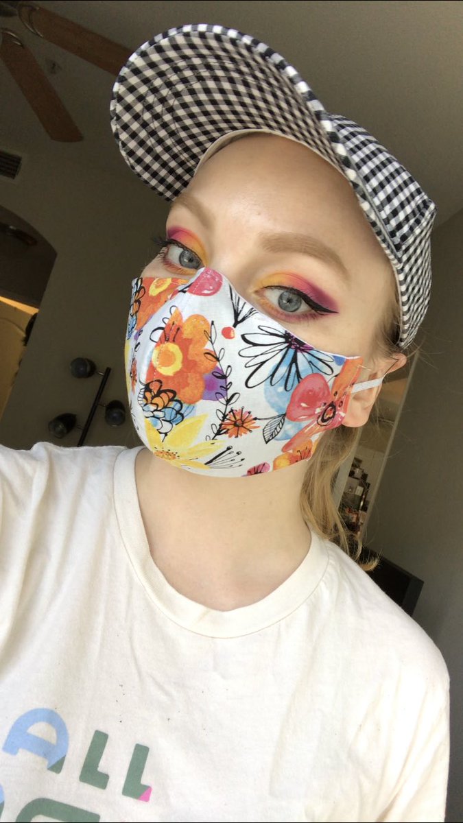 AmyBytee's tweet image. Just wanted to show off how my makeup matched my mask today at work 😅