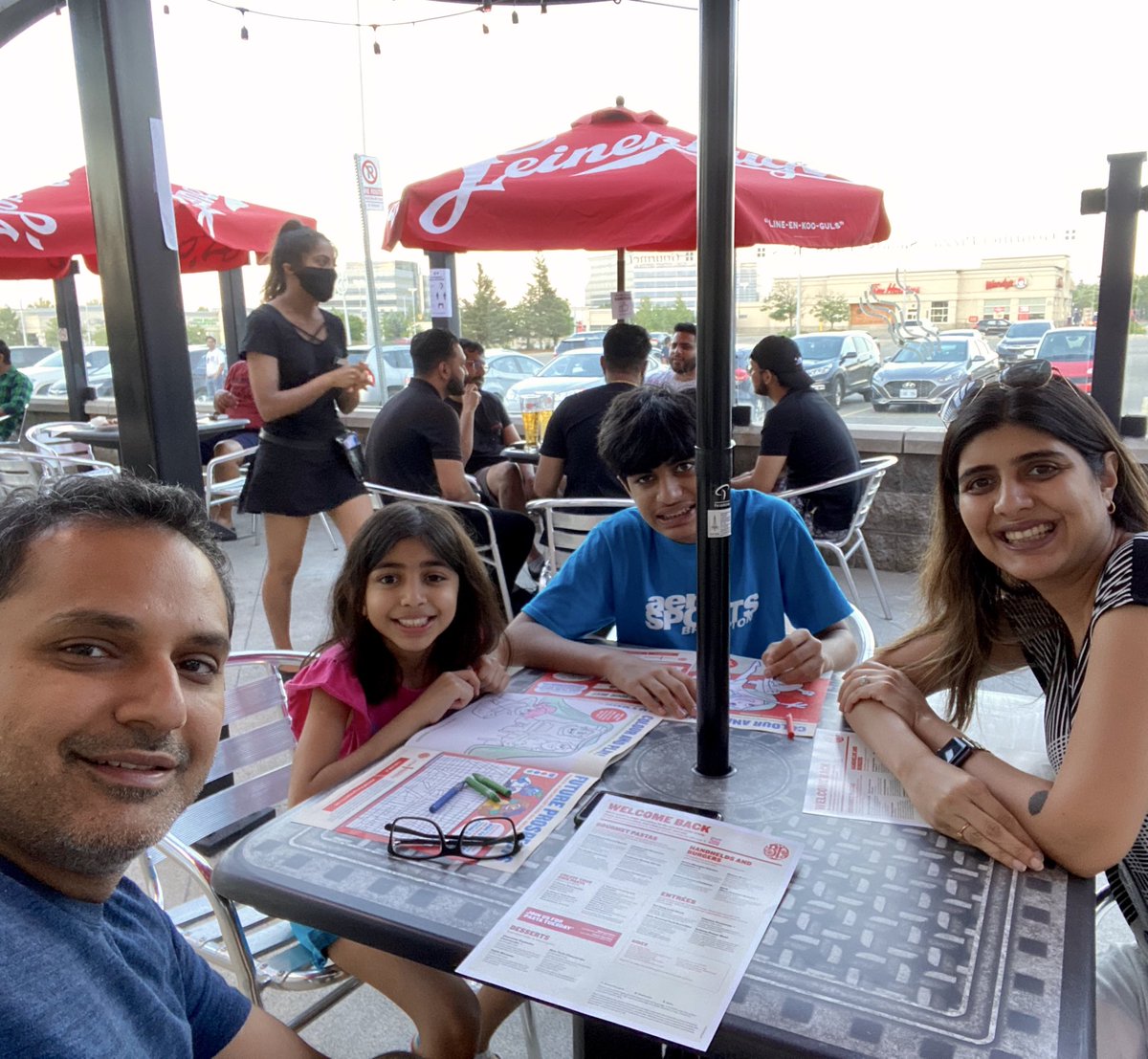 waj_huss's tweet photo. Our first outdoor dinner experience after 3.5 months! #patiodinner #stage2 #Ontario #Mississauga #peel #TGIF https://t.co/aUYTCw7X4k