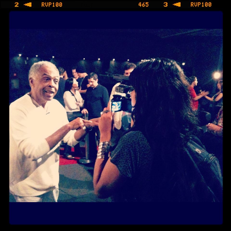 joana_varon's tweet photo. Cheguei atrasada pra #FestadoGil.Lembrei desse dia em conversamos no Fórum da Cultura Digital.Lembrei do qto a gente tinha esperança qdo ele era Ministro.Chorei olhando pro hj,mas vi o vídeo-homenagem pedindo pra #AndarComFe, sorri https://t.co/ekwUjJWtUg. Parabéns, @gilbertogil! https://t.co/KRPGzeQzNX