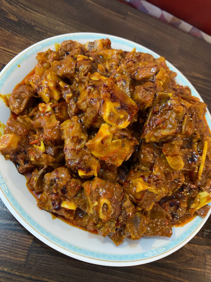 MoroMonggo's tweet photo. 暑くなってきましたよ💪💪💪
今日はいろいろありすぎてまるでインドネシア祭りだー🤩🤩🤩
ガッツリ食べて週末を謳歌しましょー❤️❤️❤️
Bothok (ボトっ)(teri,tahu,kelapa,cabe,boncis)🍚🍚🍚満腹だー
#monggomoro #bothok #durian #nasiuduk #pisanggoreng #ricaricakambing #モンゴモロ　#ドリアン https://t.co/olhRqoCUvR
