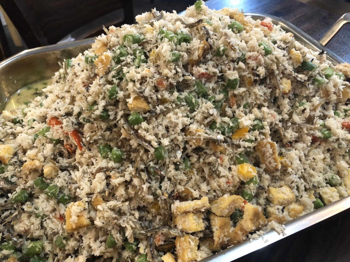 MoroMonggo's tweet photo. 暑くなってきましたよ💪💪💪
今日はいろいろありすぎてまるでインドネシア祭りだー🤩🤩🤩
ガッツリ食べて週末を謳歌しましょー❤️❤️❤️
Bothok (ボトっ)(teri,tahu,kelapa,cabe,boncis)🍚🍚🍚満腹だー
#monggomoro #bothok #durian #nasiuduk #pisanggoreng #ricaricakambing #モンゴモロ　#ドリアン https://t.co/olhRqoCUvR