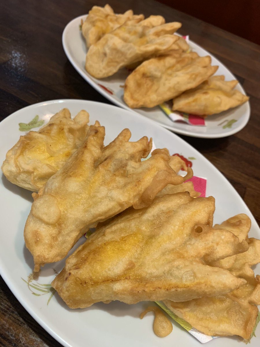 MoroMonggo's tweet photo. 暑くなってきましたよ💪💪💪
今日はいろいろありすぎてまるでインドネシア祭りだー🤩🤩🤩
ガッツリ食べて週末を謳歌しましょー❤️❤️❤️
Bothok (ボトっ)(teri,tahu,kelapa,cabe,boncis)🍚🍚🍚満腹だー
#monggomoro #bothok #durian #nasiuduk #pisanggoreng #ricaricakambing #モンゴモロ　#ドリアン https://t.co/olhRqoCUvR