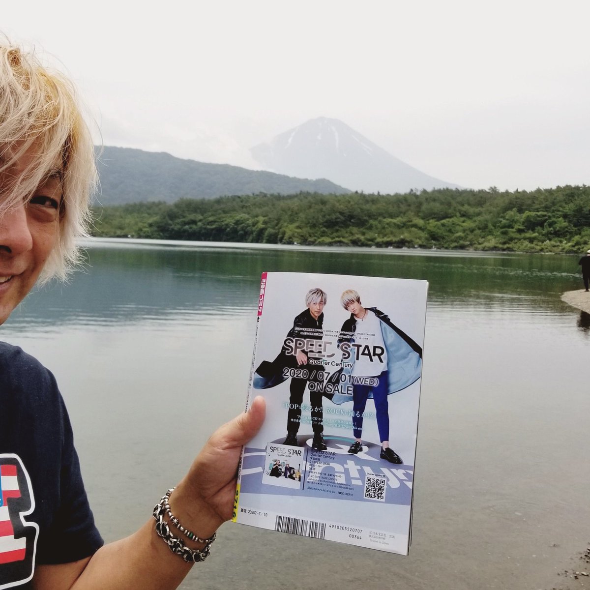 Cherrydrummer's tweet photo. インスタアップ♪
クオセンが裏表紙に！！
ゲット！！
https://t.co/AzcmIjPPWI
#drummer_cherry #quartercentury https://t.co/4RrRPxcdQC