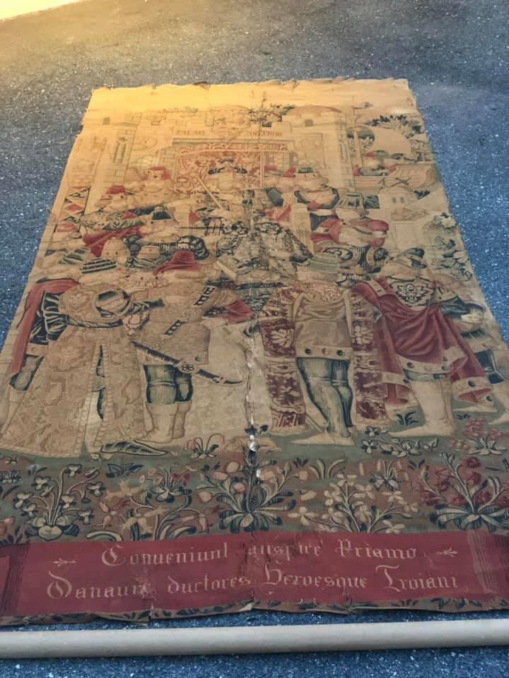 _Mary_Jane7's tweet photo. Wondering if any once can identify/translate text on this canvas a friend found?

@frajds is this Latin? https://t.co/Tu5uF1uAnk