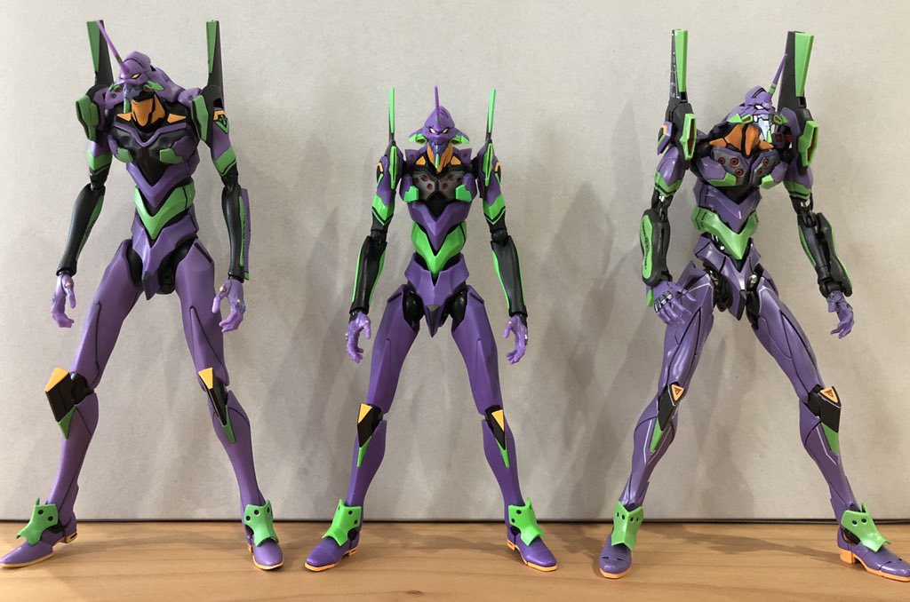 ザッとした体格の比較を。左から #Mafex #ロボット魂2020 #RG です