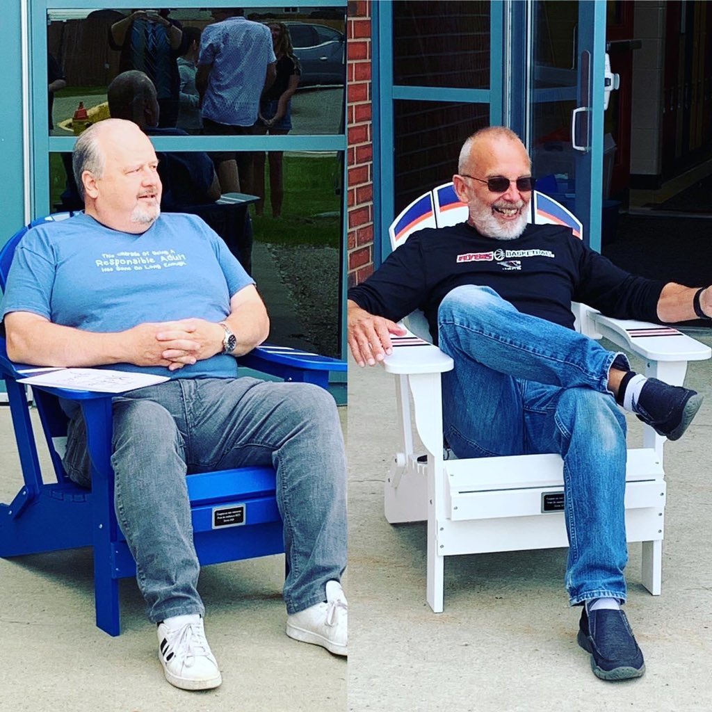 HolySpiritDevon's tweet image. A great final send off for these two awesome retiree’s!  What an amazing parent community we have!  #flyerpride #onceaflyeralwaysaflyer #ecsrdSTRENGTH