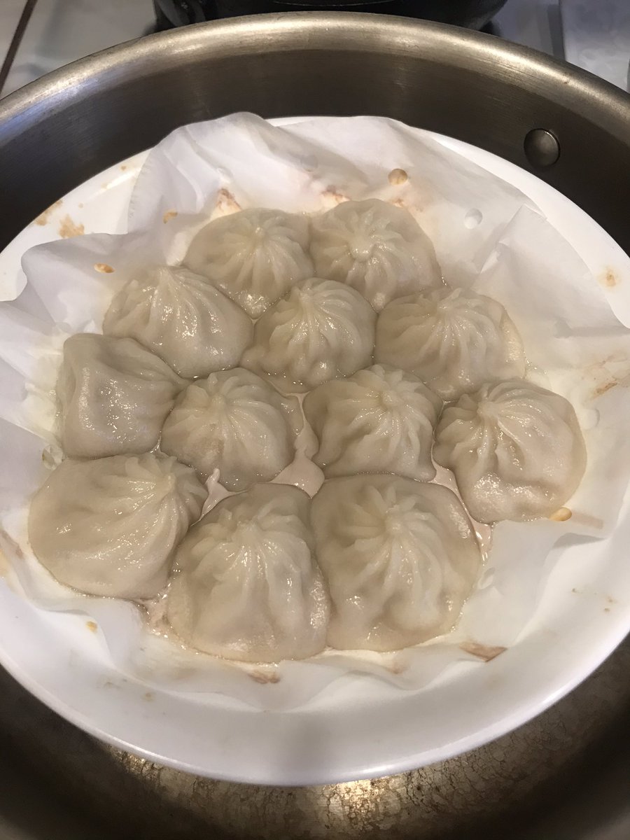 owlsrcute's tweet photo. A friend had these delish #xcj @bellevuewa soup dumplings delivered to me tonight. Soooo sweet and thoughtful. https://t.co/GiWuFoG9Om