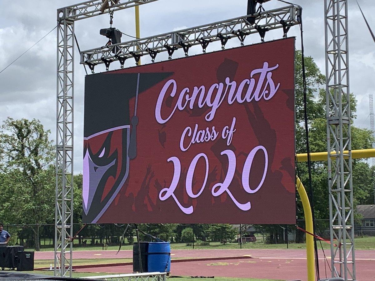 StewartsCreekTV's tweet photo. Today we celebrated the @stewartscreekhs class of 2020, @StewartsCreekTV was proud to bring live coverage for this event. We thank our friends from @APLiveAV for the LED screen. #classof2020 #videostudents #absen #lovemyjob https://t.co/6wGBhjPFNu
