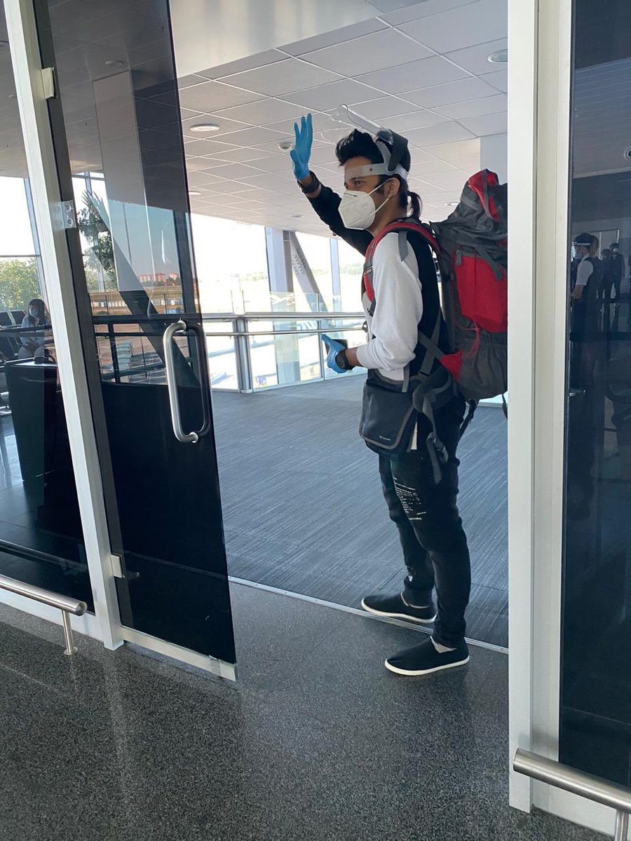 NikeshRanjan18's tweet photo. 324 #indianstudents safely landed today early morning 5am at Cochin #kerala . #charterflight by #nixtour in association with #bobtrade #makeway. Special Thanks to @DGCAIndia @HardeepSPuri @MoCA_GoI @IndiainUkraine @MFA_Ukraine @CMOKerala @PMOIndia @Ukraine @azurair_ukraine https://t.co/88QzBX4xpS