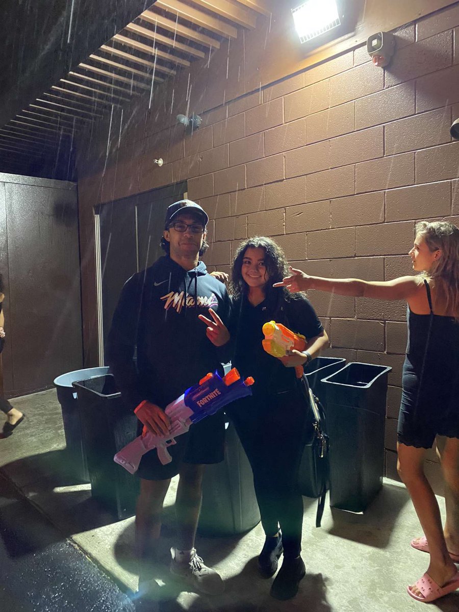 2020Utica's tweet photo. Jessica got Gabe and Shane got Jessica https://t.co/X6cpv6r1Q4