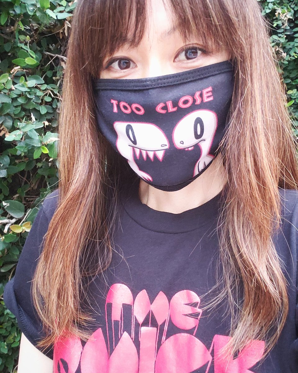 FlatBonnie's tweet photo. I โค my new #mask from @2dumbdinos! Thank you for making cute mask @NathanHamill @EricFilipkowski ๐ฆ๐ฆ (It matches my favorite #TheQuick shirt ๐โค)
#WearMask #StaySafe #2dumbdinos #dino #dinosaurs #nathanhamill #ericfilipkowski #dinos #maskselfie #masks #tooclose #tshirt #tee https://t.co/3D9AD8weFA