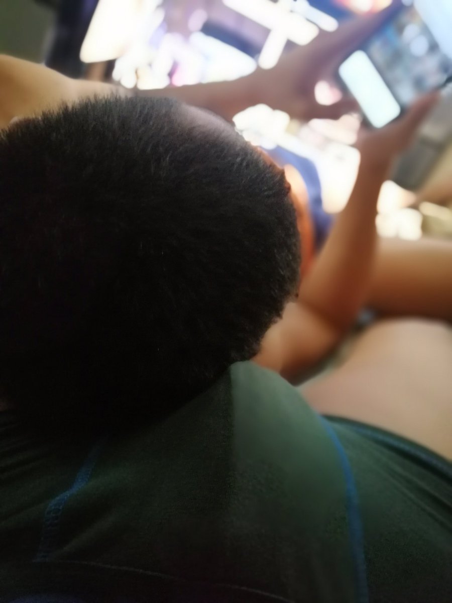 iamdindo261's tweet photo. Ginawa akong unan. 😂 https://t.co/pLSIyVRGc9