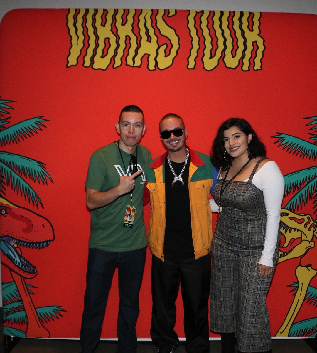 See <a href="/FMRadio_92/">Moti🖖🏽</a> his hand was on me!!! Did I care? Nah cause I was angry. <a href="/JBALVIN/">J BALVIN</a> #alwayslate #thatsmiletho