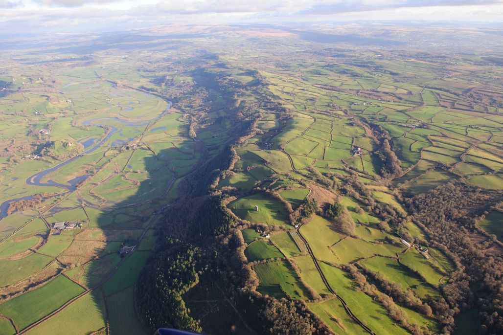 It dominates the horizon over Carmarthenshire's Tywi Valley. Built by a man so desperate to become the local MP, he promised to build a much-needed bridge.When he didn't win the election, he built himself a huge tower instead!Or at least, that's one story…THREAD 