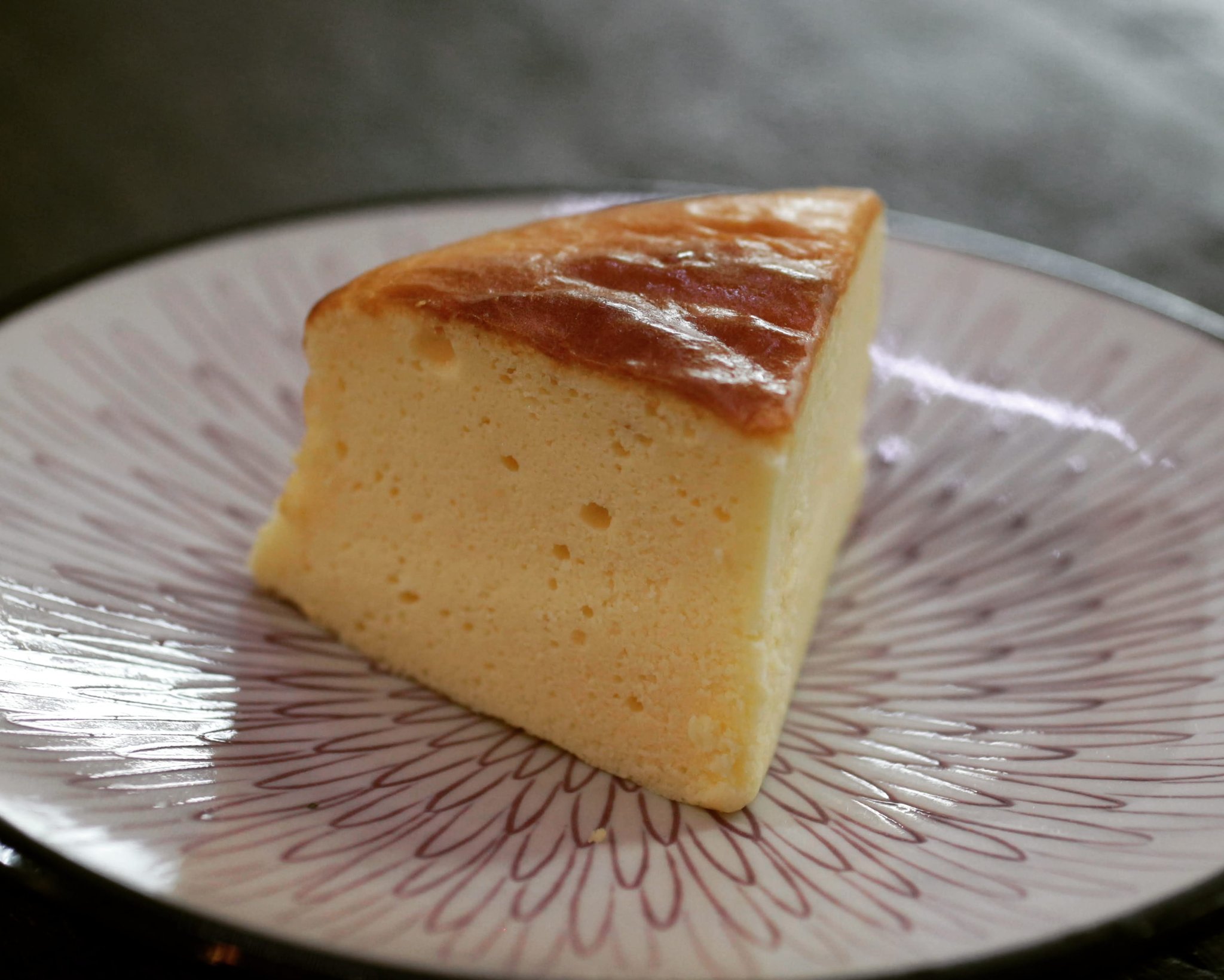 バイオフィリア 魚部カフェ お店の周辺の大雨は止みました スフレチーズケーキ焼けてます コーヒーとセットで600円 小倉カフェ 北九州カフェ ブックカフェ Bookcafe T Co Jaabzzfgnw Twitter