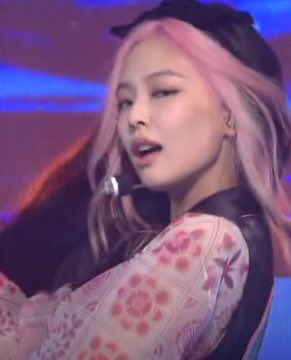 firejennie's tweet photo. THE PINK HAIR IM LOSING MY MINDDD #BLACKPINKonFallon https://t.co/fXKAETEU97