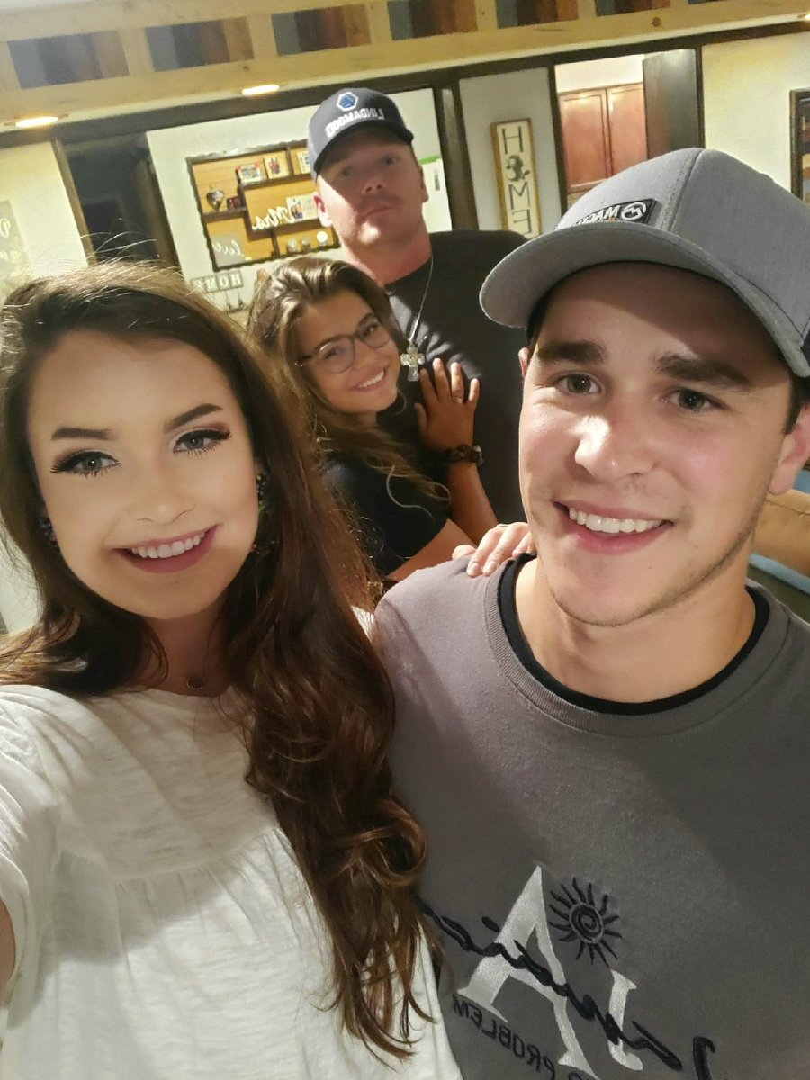 Chandler_Gray2's tweet photo. Love hanging with our sweet friends 💕💕 https://t.co/vrvA9bJohX