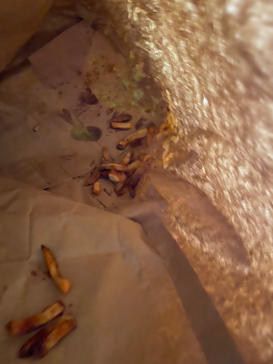 Redmptn's tweet photo. @DoorDash Wow!! This is how you deliver food. Made me lose my appetite.  Thank god there are plenty of other delivery options out there @UberEats @Grubhub https://t.co/o2OVqwiDtb