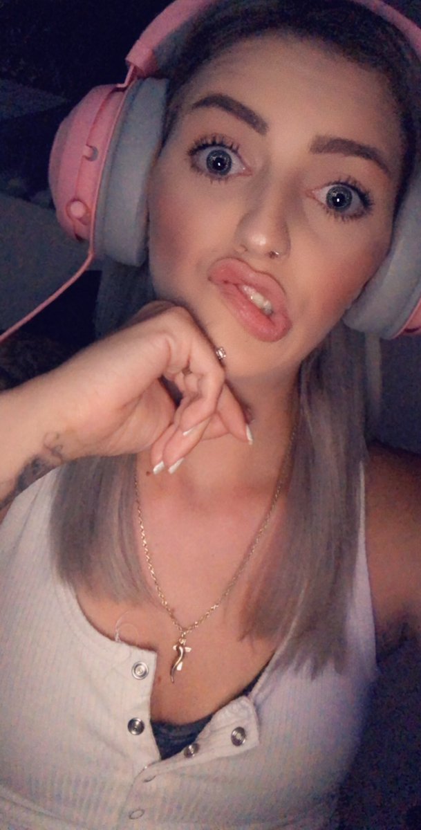 Come join my weird ass self live on twitch.tv/itsyagirlsammie @rtsmallstreams #twitchtv #twitchbabes #gamegirls #SmallStreamersConnect #SmallStreamersConnectRT #SmallStreamersCommunity #twitchhost #twitchaffiliate #GamersVsCovid19