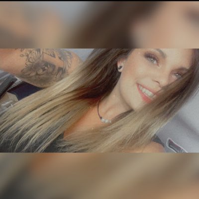 Kaylaaaaa_1's tweet photo. Something will grow from all you are going through, and it will be you 🌻  #NewProfilePic https://t.co/3NGMv4o7Ma