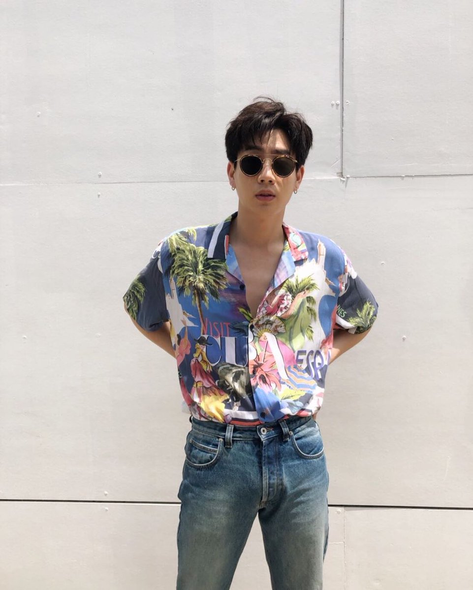 ⃟ ⃟⃜⃛❁;┊26/06/2020
#RolbandchellaXX     

               —publica en instagram una foto que le tomó a Barry mientras buscaban algo de comer y lo etiqueta—