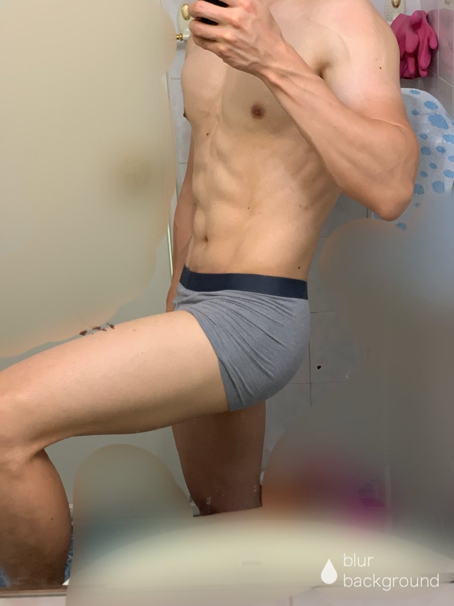 약 12개월에 걸친 다이어트의 결과!
이전엔 배에 튜브 낀 것처럼 살이 뒤룩뒤룩 쪄있었는데 지방이 빠지기는 많이 빠졌습니다! 😍(지방량 17kg —> 6.2kg)
밀가루음식이랑 과자라면 환장하는 저도 다이어트 했으니 여러분들도 맘만 먹으면 충분히 가능!
근데 옆에서 찍으니 허벅지가 멸치같네😭😭