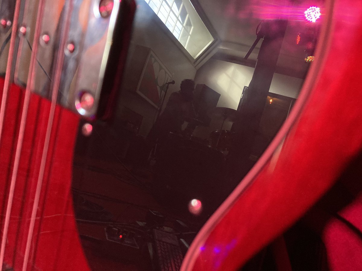 hiddencurrents_'s tweet image. Hidden Currents rehearsal / preproduction at Bakehouse.
#rehearsal #reflection #drummer #bass #bassguitar #epiphoneeb3 #indie #indierock #pickup #scratchplate #stagelight