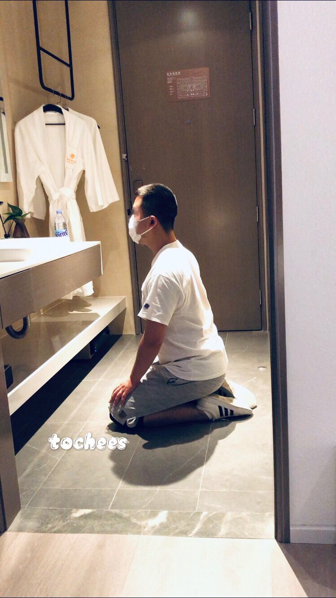 Tochees2's tweet photo. 凳子已准备 https://t.co/2Z96lyL2fJ