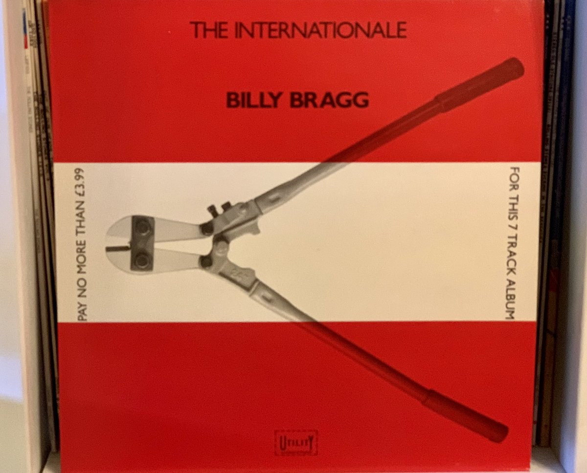 ソウル フラワー ユニオン ビリー ブラッグ The Internationale 1990 自身のソ連 東欧ツアー ベルリンの壁の崩壊を経て制作した7曲入り45rpmプロテストソング 集 革命歌の表題曲は歌詞をリライト Red Flag は元曲のアイリッシュ リールに