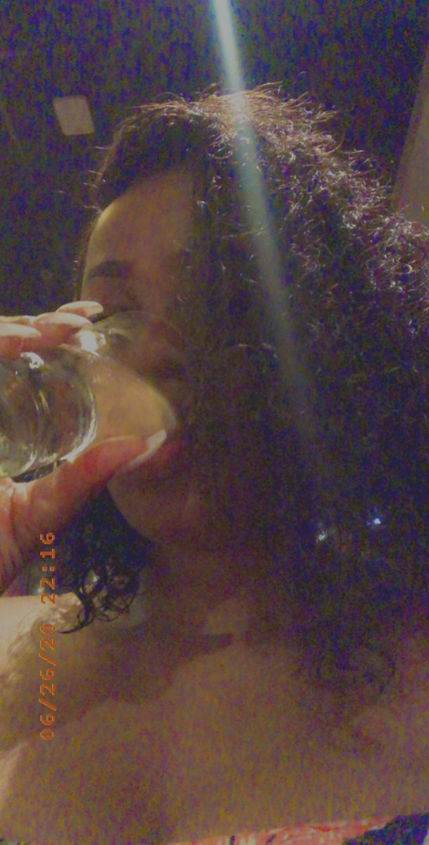iampharmbae's tweet photo. 🗣Cheers to the freaking weekend #applesake 😏 https://t.co/efS88yss6m