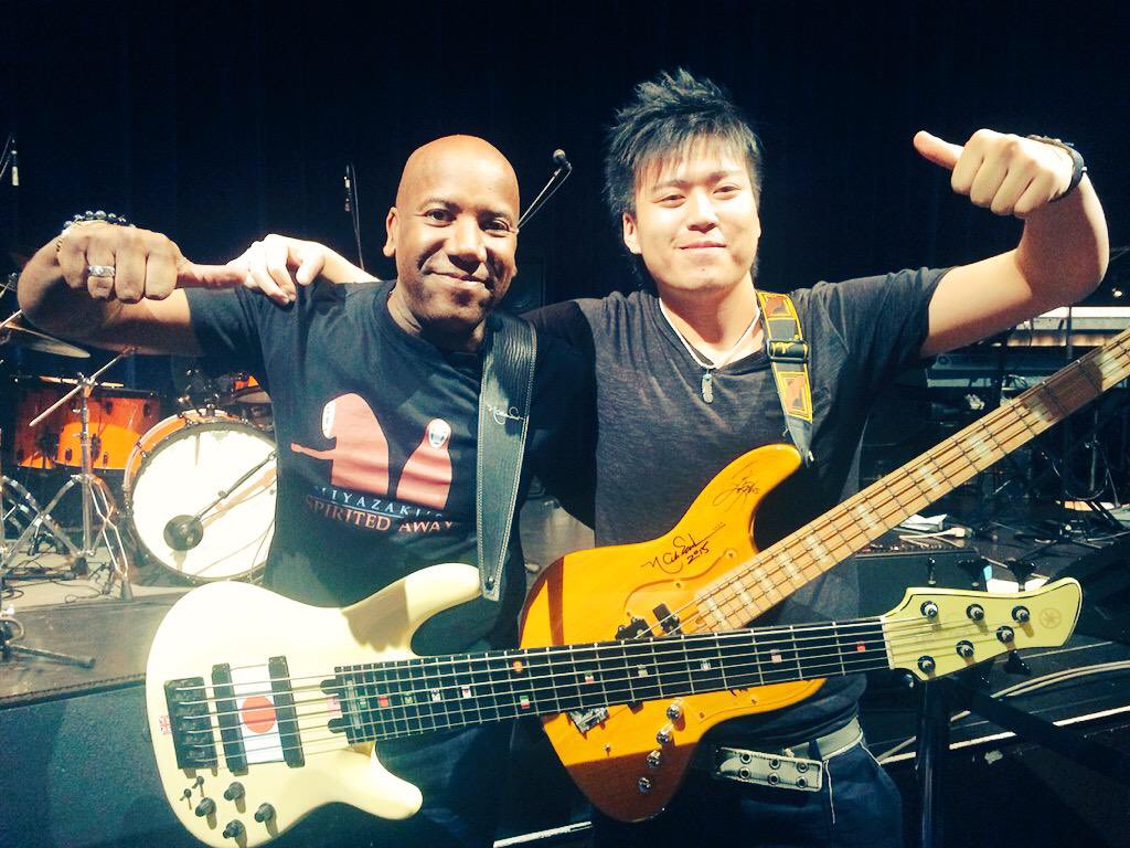 MonkeyWatajik's tweet photo. 初めてBillboard Live Tokyoに行ったのは2015年のNathan Eastさんの公演でした。
あれからもう5年かぁ👏
ファンミーティングでリハを見学させてもらってたくさんお話できた事は今でも鮮明に覚えてます！
(D賞希望です)
 #bblthrowback  #JBLサウンド https://t.co/j8Zxas5xuC