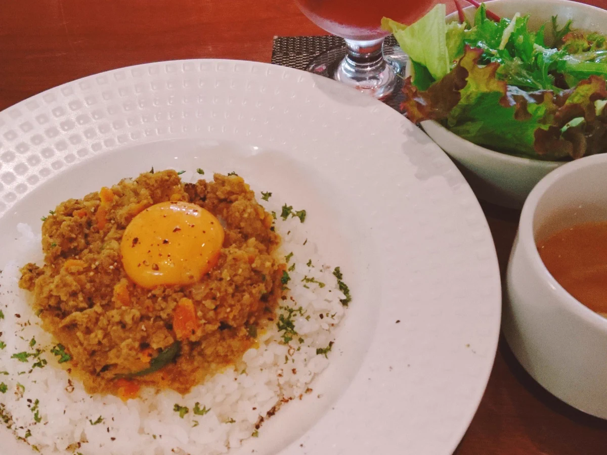 喫茶店にキーマカレーを食べに行ったら、ご老人のプロポーズ現場に遭遇しカレーの味がわからなくなってしまうｗｗｗ