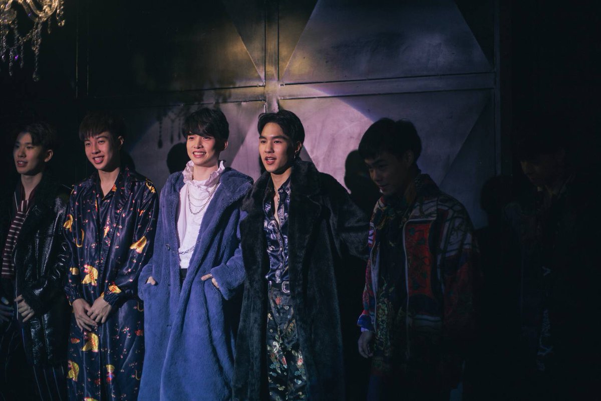 blackbloocks's tweet photo. BEHIND #friendforever #สุดท้ายก็เพื่อนกัน M/V https://t.co/ziwGEX60Mw