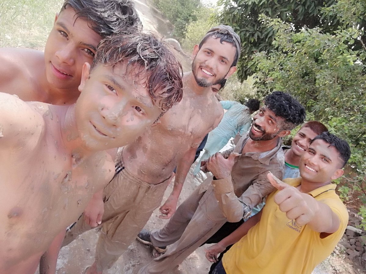 ModaDecent's tweet image. #Showerthoughts #Punjabiboy #tubwell