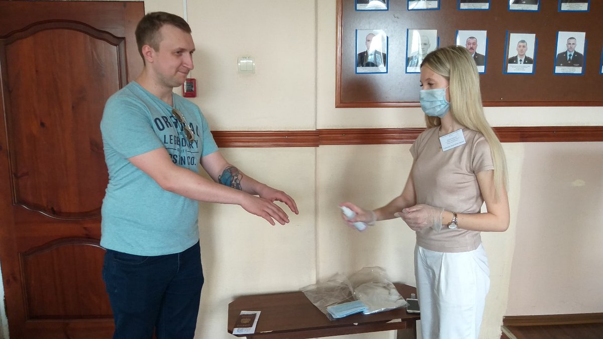 Голосование проводится с соблюдением всех мер по предотвращению распространения заболеваний - всем избирателям выдаются СИЗ, индивидуальные ручки и антисептики   

#всечестно #нашаКонституция #мыВместе #мыголосуем #Конституция2020 #наблюдатель #НОМ #голосуемЗА #ог37