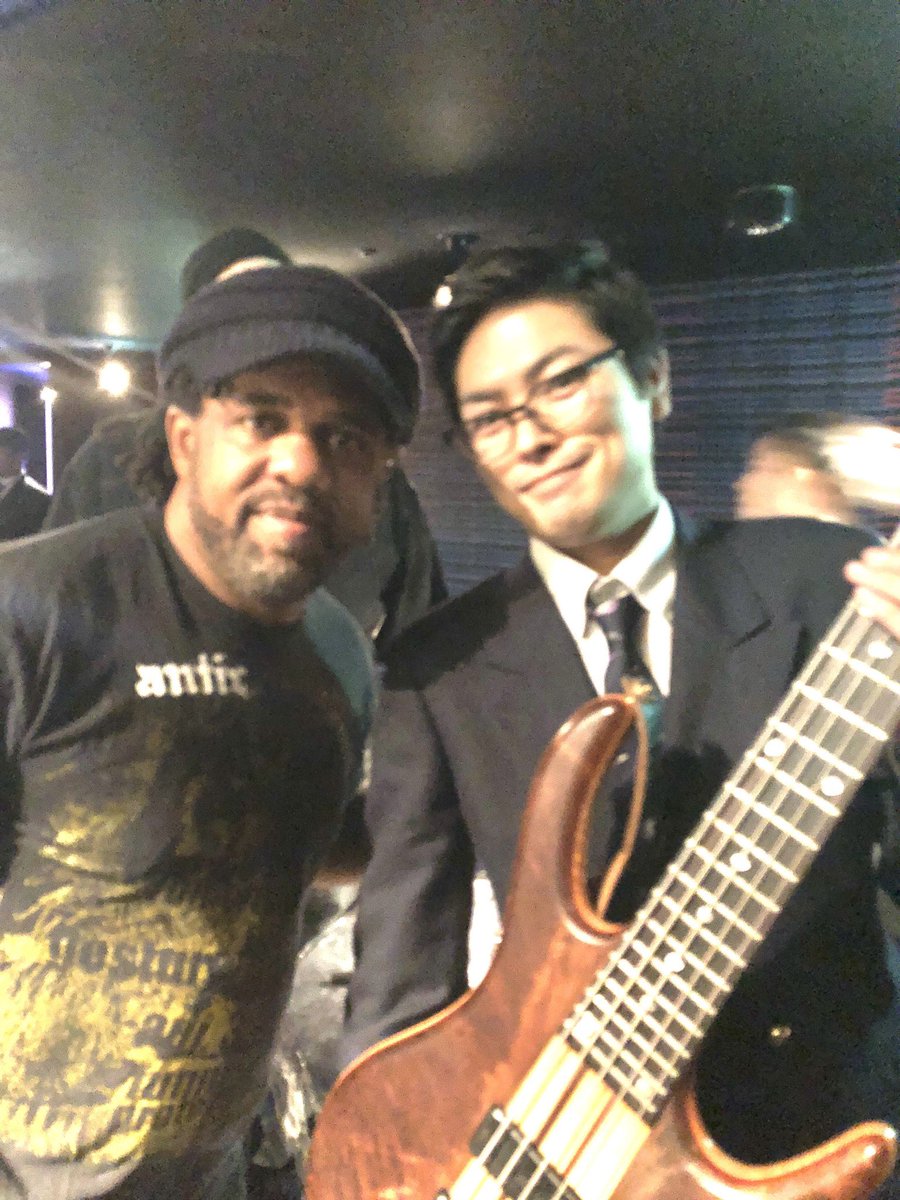 y_smith_i's tweet photo. Victor大先生の来日には必ず行っています。会場はもちろんBillboard！！
きっと来年は来てくれると信じてます！！
場内に入るとスタッフさんのご対応も相まって空気感が変わり演奏が始まるまでの緊張感は今でも鮮明に思い出せます。早く足を運びたいです！
D賞希望です！
#bblthrowback #JBLサウンド https://t.co/Dd9ixz5CqI