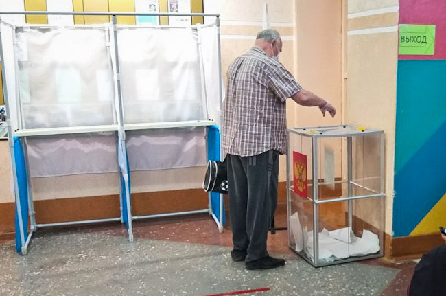 27 июня с 8.00 УИК 625 приступил к работе. Первый за сегодня избиратель уже сделал свой выбор

 #всечестно #нашаКонституция #МЫВМЕСТЕ #мыголосуем #Конституция2020 #наблюдатель #НОМ #голосуемЗА #ОГ37 #Родники