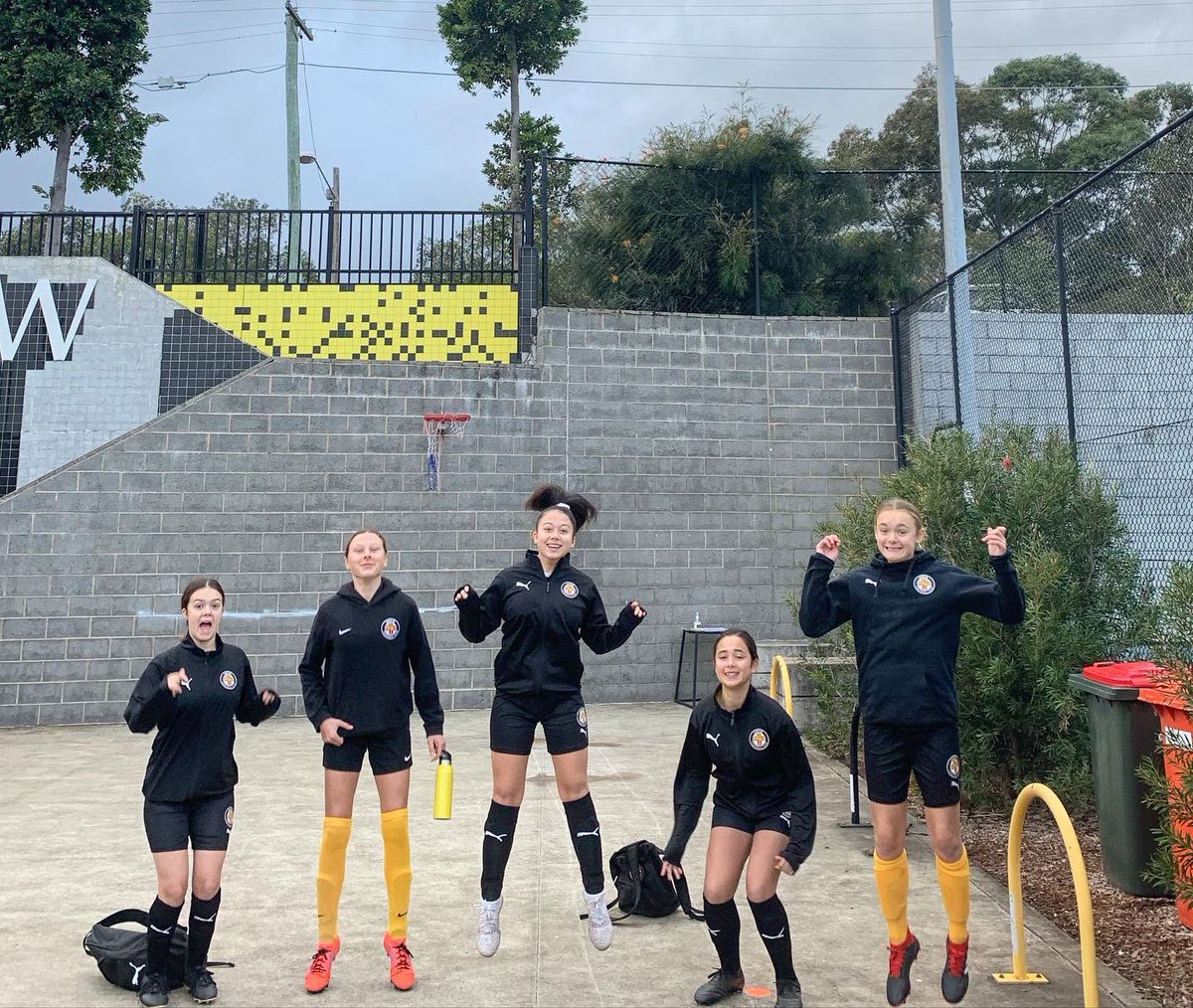 cbbmuse's tweet photo. Double celebration today. Our WNPL girls got back to training at our homeground and we got to celebrate AUS/NZ hosting #WWC2023 #AsOne @TheMatildas. Proud of this team and this club #UNSWFC💛🖤⚽️ #futurematildas ... and thanks to my comrade in COVID duty 🙏 💫 https://t.co/BGAHfYiH5g