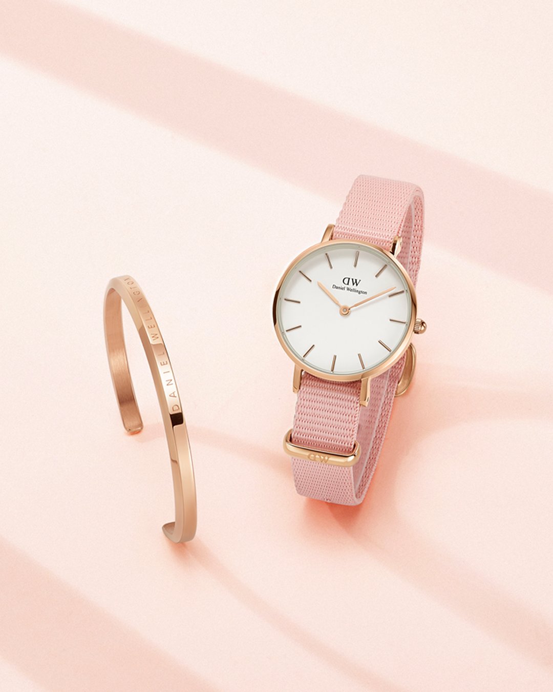 Daniel Wellington on X Think pink Switch it up by pairing any of our Petite watches with the Rosewater strap for a fresh look that will instantly brighten up any outfit. DanielWellington