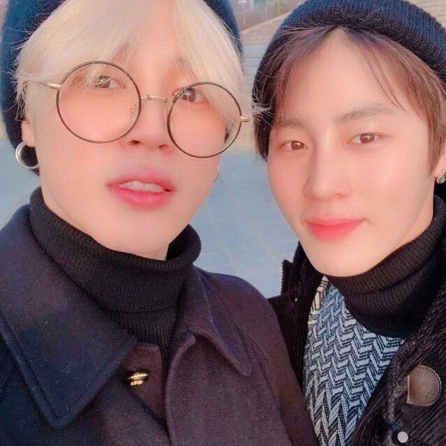 Sungwoon was asked by WKorea which artist he thinks best fit his voice & has great chemistry w/ and he answered, Jimin.He revealed both of them often talks about working together & said “maybe doing it after their military service?” Why after? what’s stopping them?