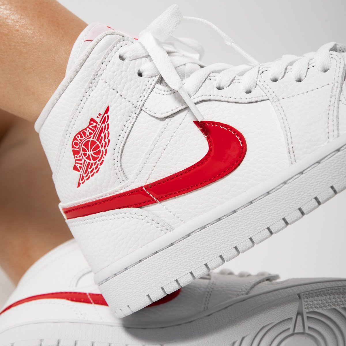 jordan air 1 mid white university red