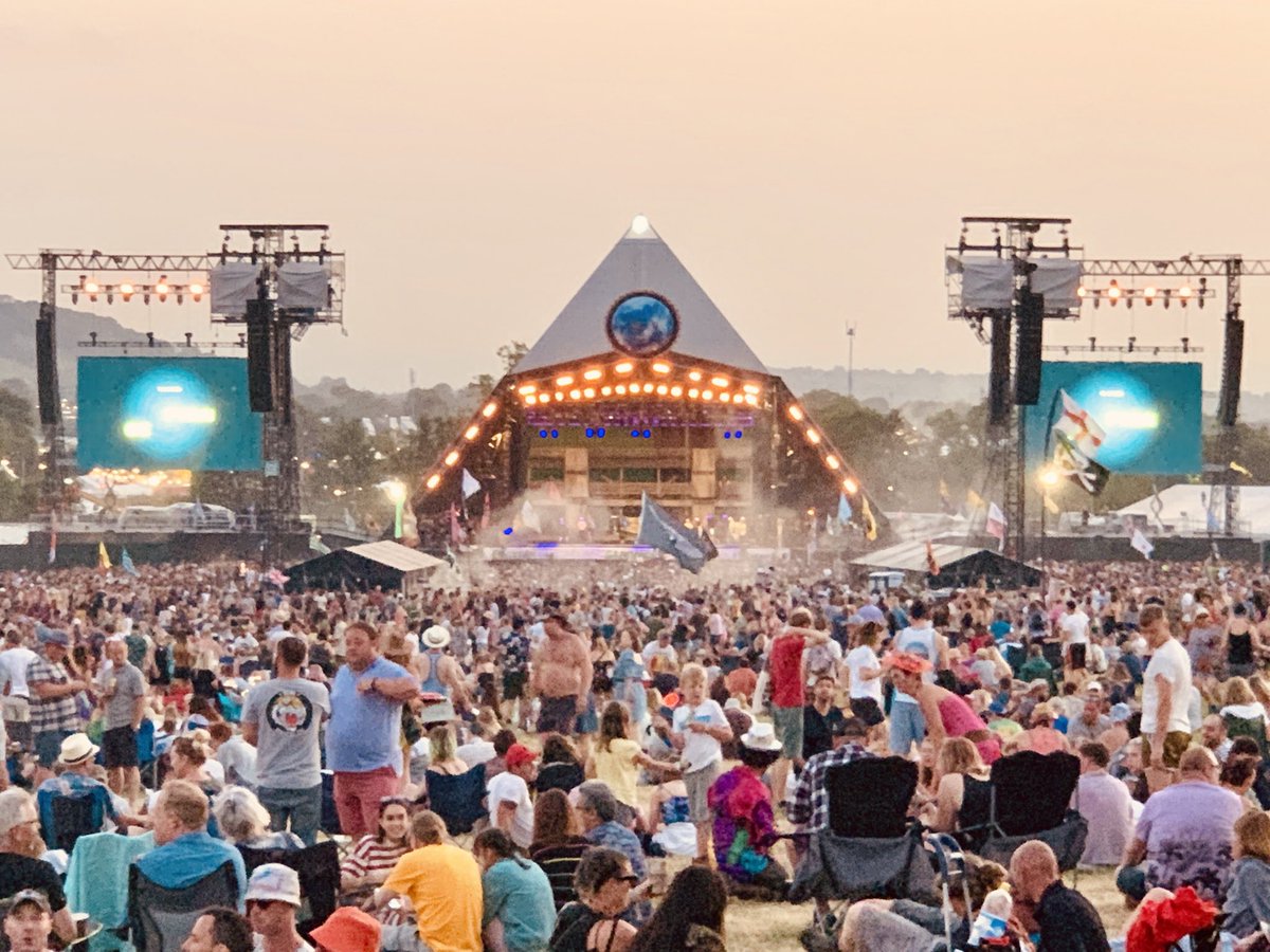 Stevochina's tweet photo. Last year waiting for killers. Can’t wait for next year #Glastonbury https://t.co/ocrILP2ykI