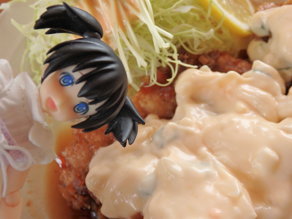 お昼は茨城県常陸大宮市の想い出さんでミニ蜜希さんとチキンバンバン定食をいただきました
鶏唐揚げ(6個)に甘辛タレと自家製タルタルソース(刻み野菜たっぷり)
これはご飯がススム味付けでキケンw
しかもボリューム!
鶏肉もとても柔らか
満足、満腹、ご馳走様でした
#一条蜜希 #旅する一条蜜希 https://t.co/QnJBXFmNt6
