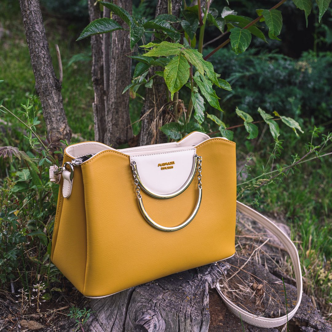 Renkli bir hafta sonu için rengarenk el ve omuz çantaları indirimli fiyatlarıyla Matmazel’de! 😍 #Matmazel #MatmazelÇanta matmazel.com