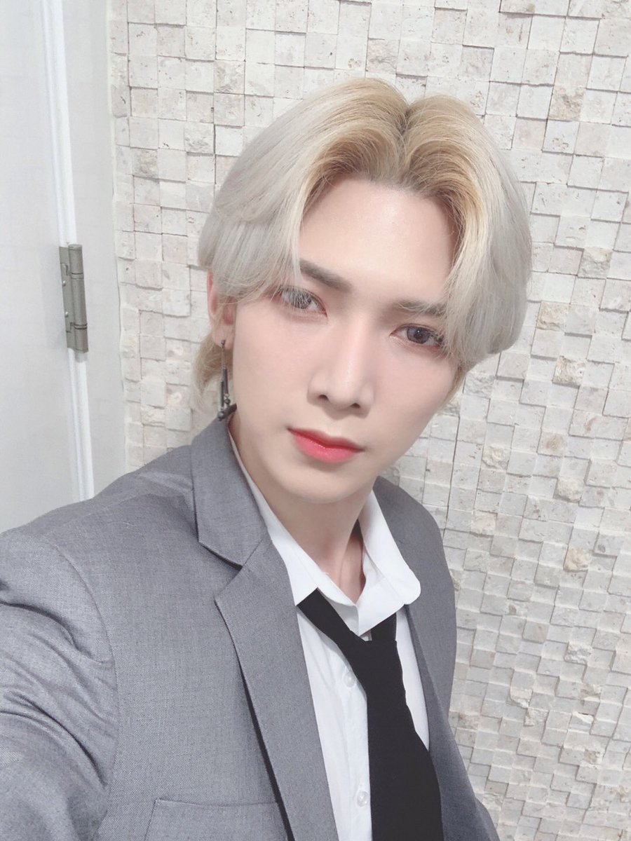 ATEEZofficial's tweet photo. [#여상] 에이티니 머해요?? 오늘 하루도 화이팅!!!
#ATEEZ #에이티즈 https://t.co/APe5tDebLr