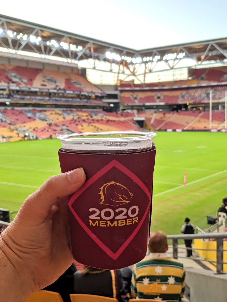 F&B. Cashless/card only. Line markings. Social distancing maintained and respected by fans. Speed was fast to be served. Staff friendly and good on them for being back too. They need this for jobs as well. #NRL    #NRLBroncosTitans  @brisbanebroncos  @NRL – bei  Suncorp Stadium