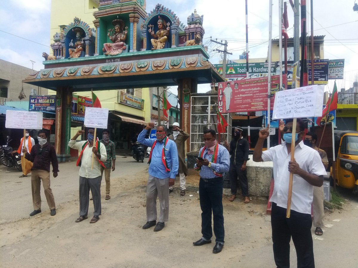 sdpikrishnagiri's tweet photo. @sdpofindia @sdpitnhq @sdpikrishnagiri #Hosur 5 #DemandProtest
Reduce #Petrol #Diesel price.
BringBack #NRITamilians.
#FreeRation for All.
Stop #SchoolFees. Reduce EB_Bill & #TollGateFees
Headed #DistTrea #SaudAhmed
Slogans DistVPre Shanawaz,
DisGenSec Shafiullah @ShabirAhamed17 https://t.co/vD666FjAFX