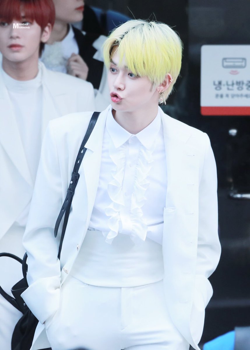 MondayMorningYJ's tweet photo. 200626 뮤뱅 퇴근 😗

______________

@TXT_members #투모로우바이투게더 #TXT #YEONJUN #연준 #TOMORROW_X_TOGETHER https://t.co/fa2tgFrLjg